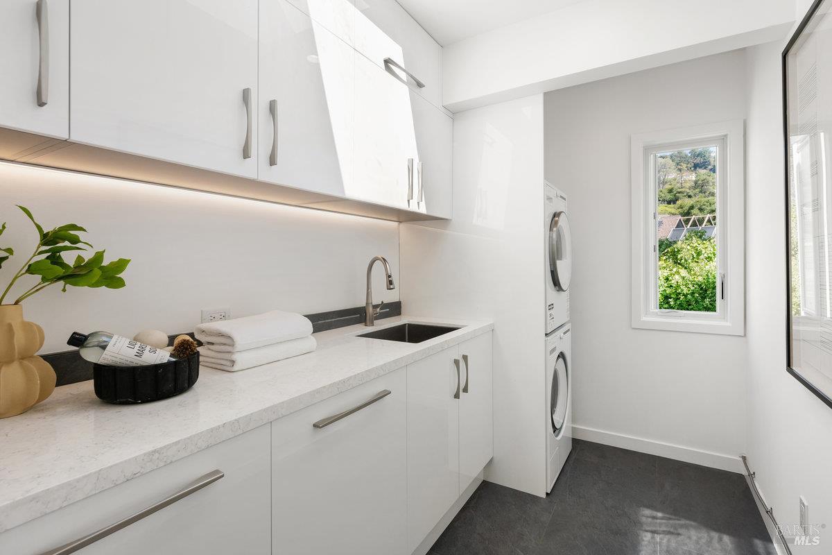 Detail Gallery Image 44 of 50 For 1 Tara View Rd, Tiburon,  CA 94920 - 8 Beds | 4/1 Baths