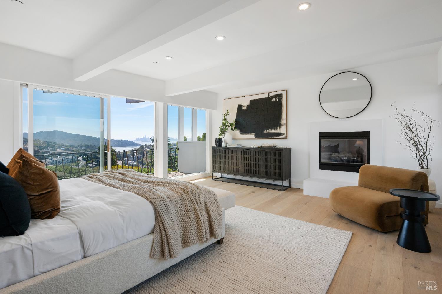 Detail Gallery Image 24 of 50 For 1 Tara View Rd, Tiburon,  CA 94920 - 8 Beds | 4/1 Baths