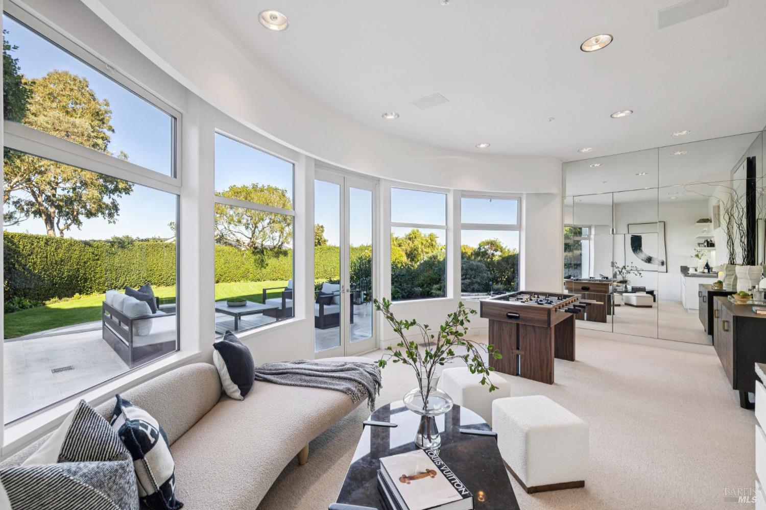 Detail Gallery Image 24 of 49 For 147 Gilmartin Dr, Tiburon,  CA 94920 - 4 Beds | 4/2 Baths