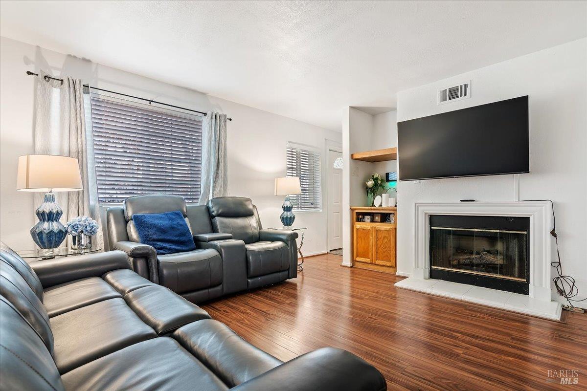 Detail Gallery Image 10 of 17 For 502 Daniels Ave, Vallejo,  CA 94590 - 4 Beds | 2/1 Baths