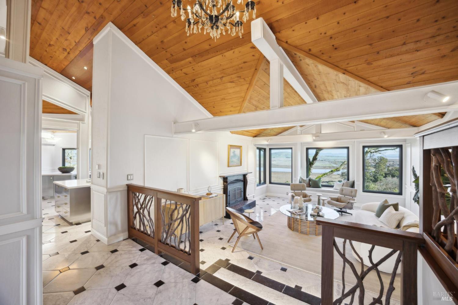 Detail Gallery Image 5 of 87 For 160 Crest Rd, Novato,  CA 94945 - 4 Beds | 3/2 Baths