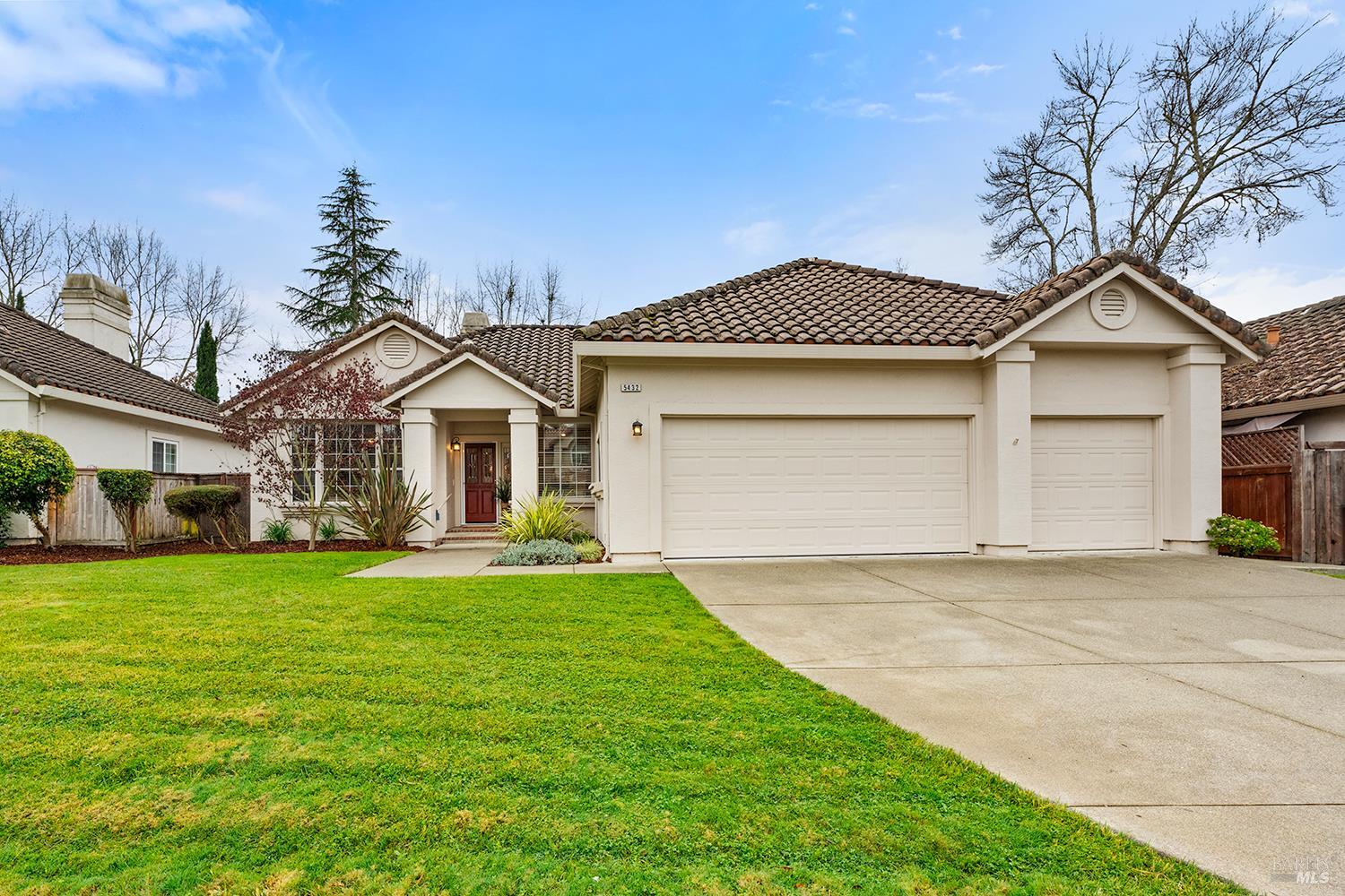 Detail Gallery Image 2 of 46 For 5432 Shallows Pl, Santa Rosa,  CA 95409 - 3 Beds | 2 Baths