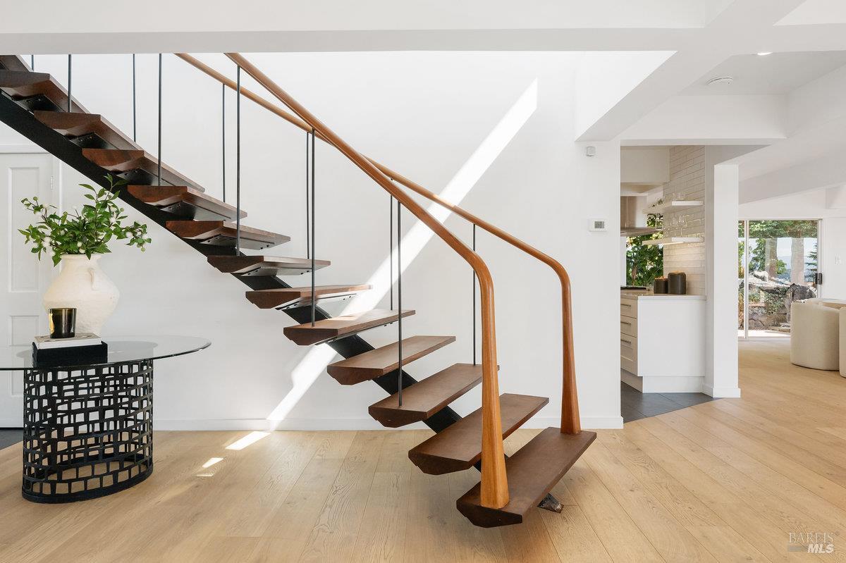 Detail Gallery Image 22 of 50 For 1 Tara View Rd, Tiburon,  CA 94920 - 8 Beds | 4/1 Baths