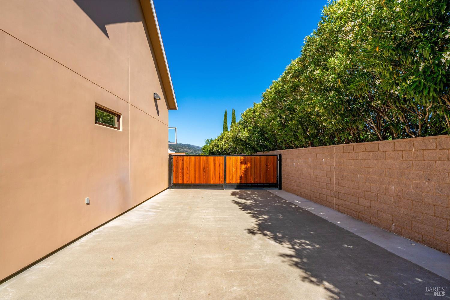 Detail Gallery Image 9 of 55 For 466 Pratt Ave, Saint Helena,  CA 94574 - 4 Beds | 4/1 Baths