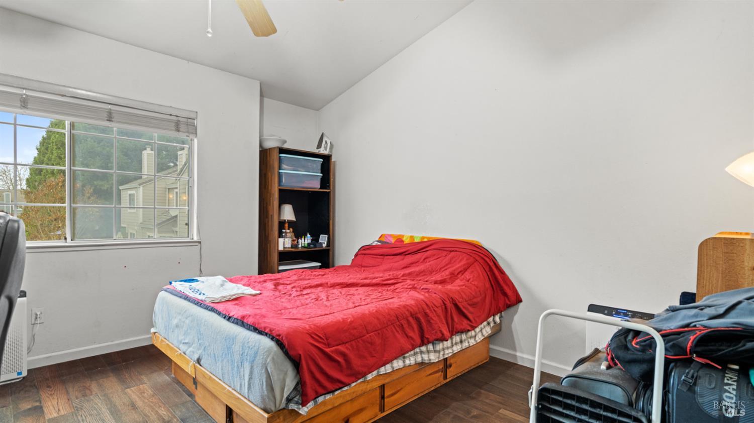 Detail Gallery Image 24 of 32 For 813 Chardonnay Cir, Petaluma,  CA 94954 - 3 Beds | 2/1 Baths