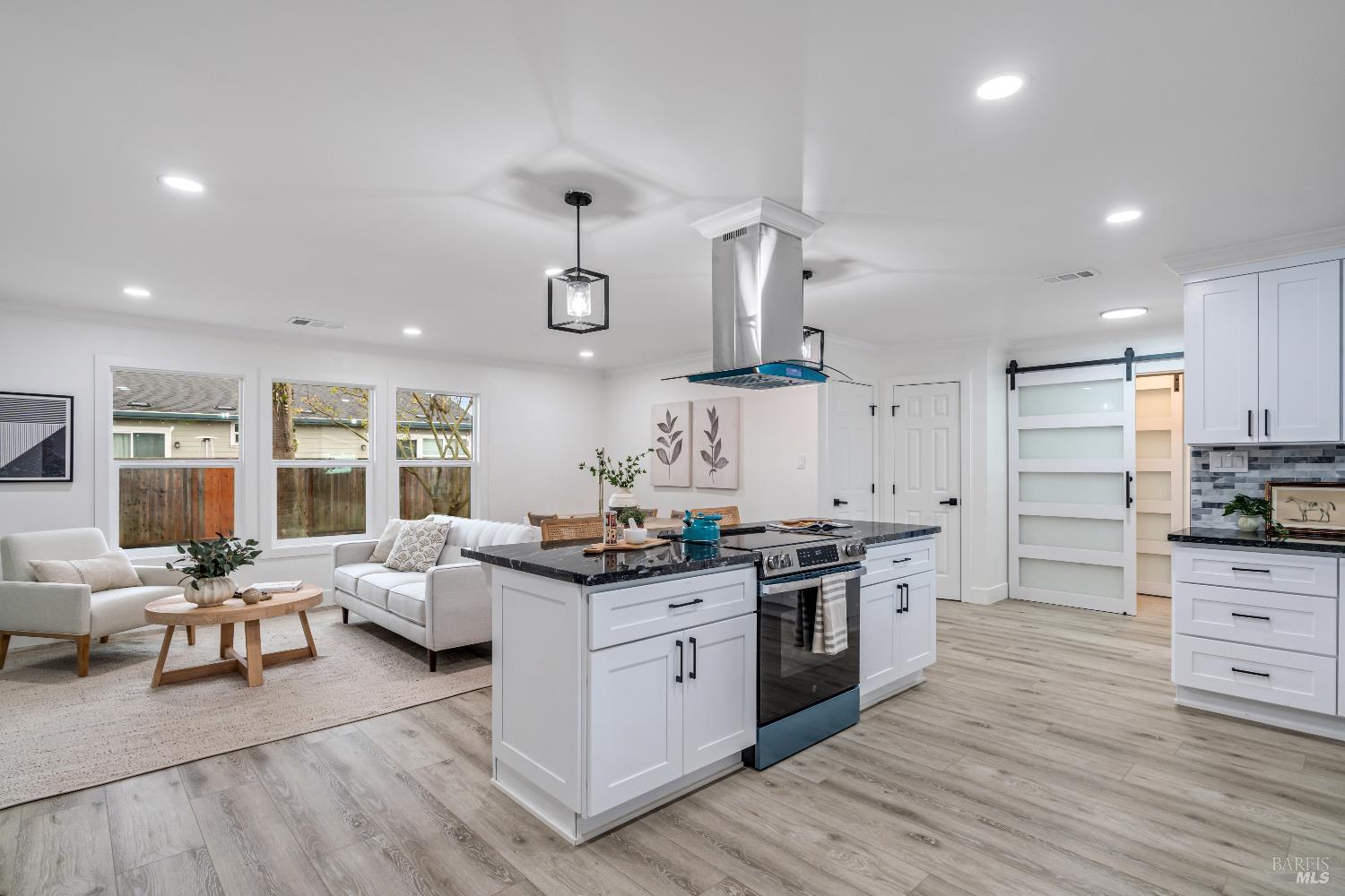 Detail Gallery Image 8 of 21 For 1415 Manhattan Way, Santa Rosa,  CA 95401 - 3 Beds | 2 Baths