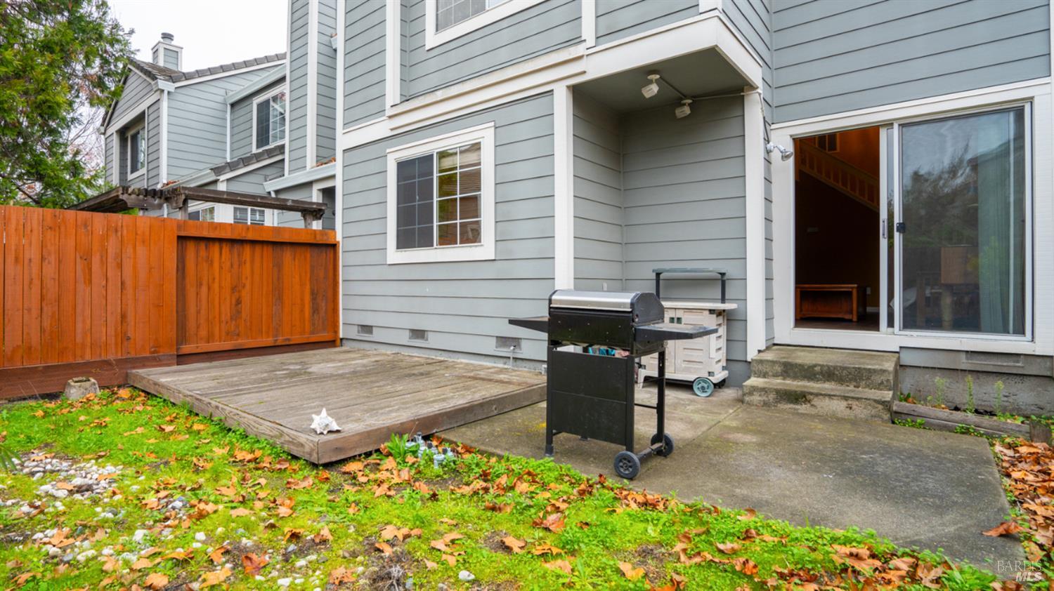 Detail Gallery Image 29 of 32 For 813 Chardonnay Cir, Petaluma,  CA 94954 - 3 Beds | 2/1 Baths