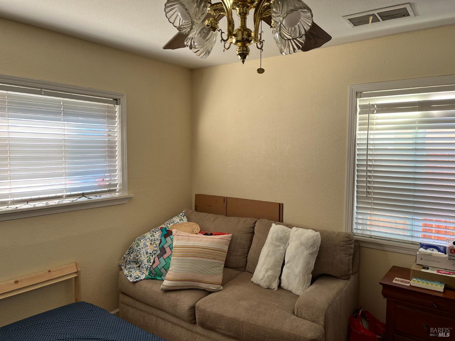 Detail Gallery Image 6 of 17 For 201 Creed Ave, Antioch,  CA 94509 - 4 Beds | 2 Baths