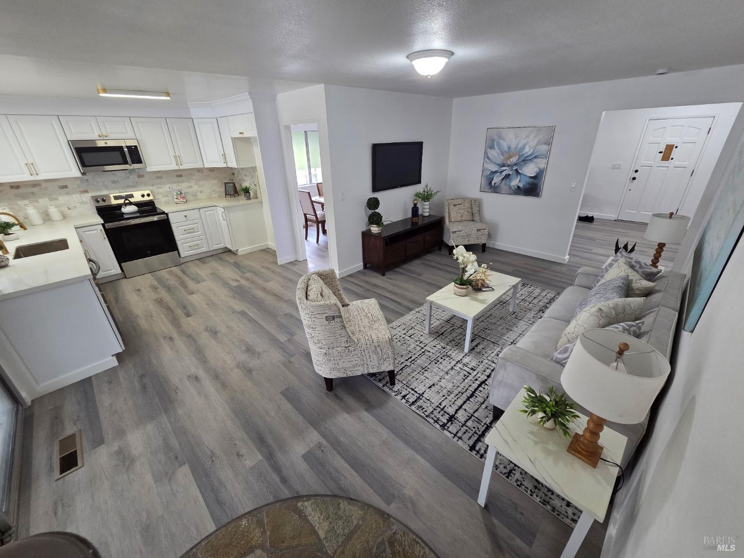 Detail Gallery Image 6 of 45 For 122 Carlsbad Cir, Vacaville,  CA 95687 - 3 Beds | 2 Baths