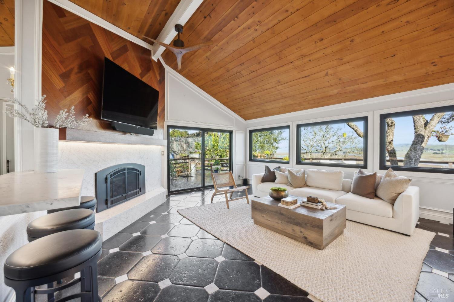 Detail Gallery Image 29 of 87 For 160 Crest Rd, Novato,  CA 94945 - 4 Beds | 3/2 Baths