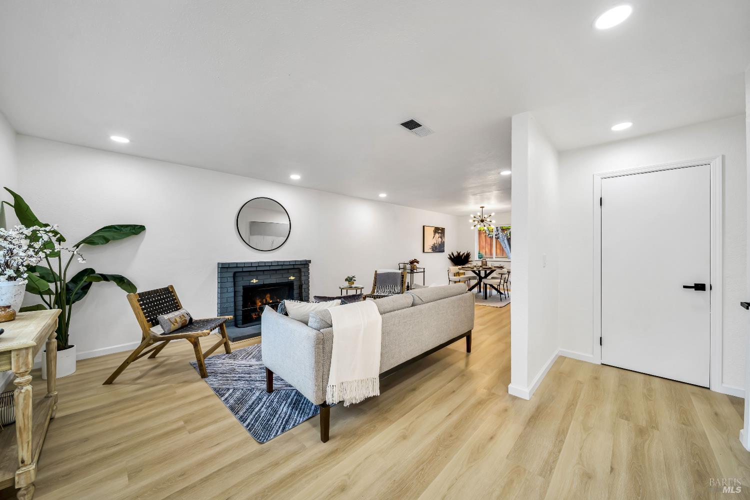 Detail Gallery Image 5 of 41 For 1251 N Camino Alto Unkn, Vallejo,  CA 94589 - 4 Beds | 2 Baths