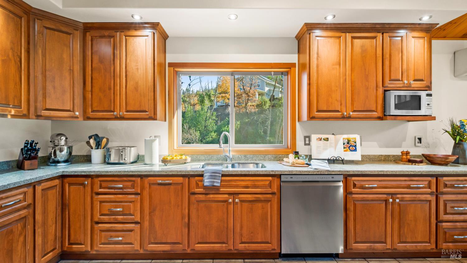 Detail Gallery Image 15 of 70 For 11081 Van Dorn Reservoir Rd #1,  Middletown,  CA 95461 - 3 Beds | 2 Baths