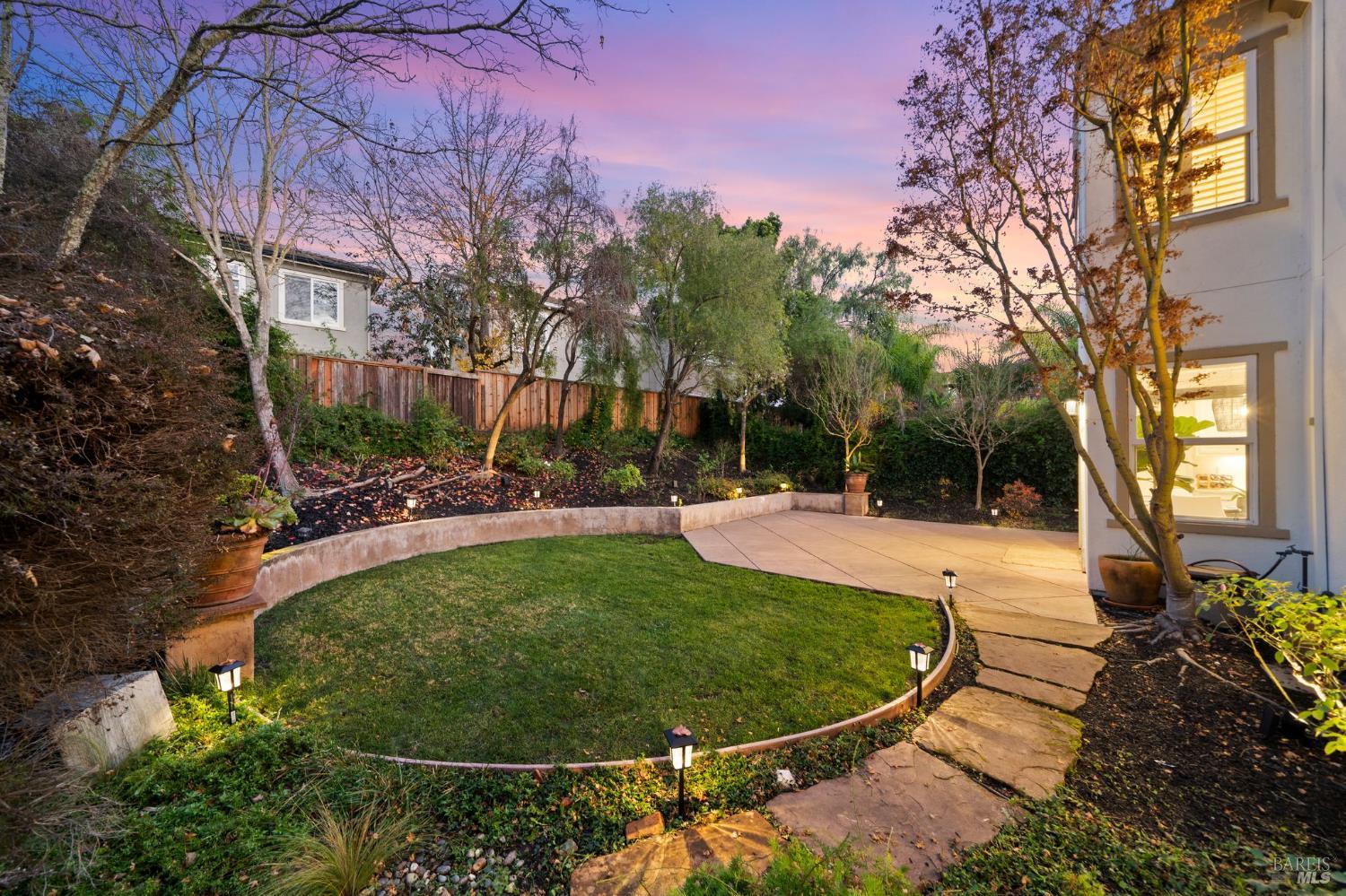 Detail Gallery Image 7 of 69 For 46 Waterbury Ln, Novato,  CA 94949 - 4 Beds | 2/1 Baths