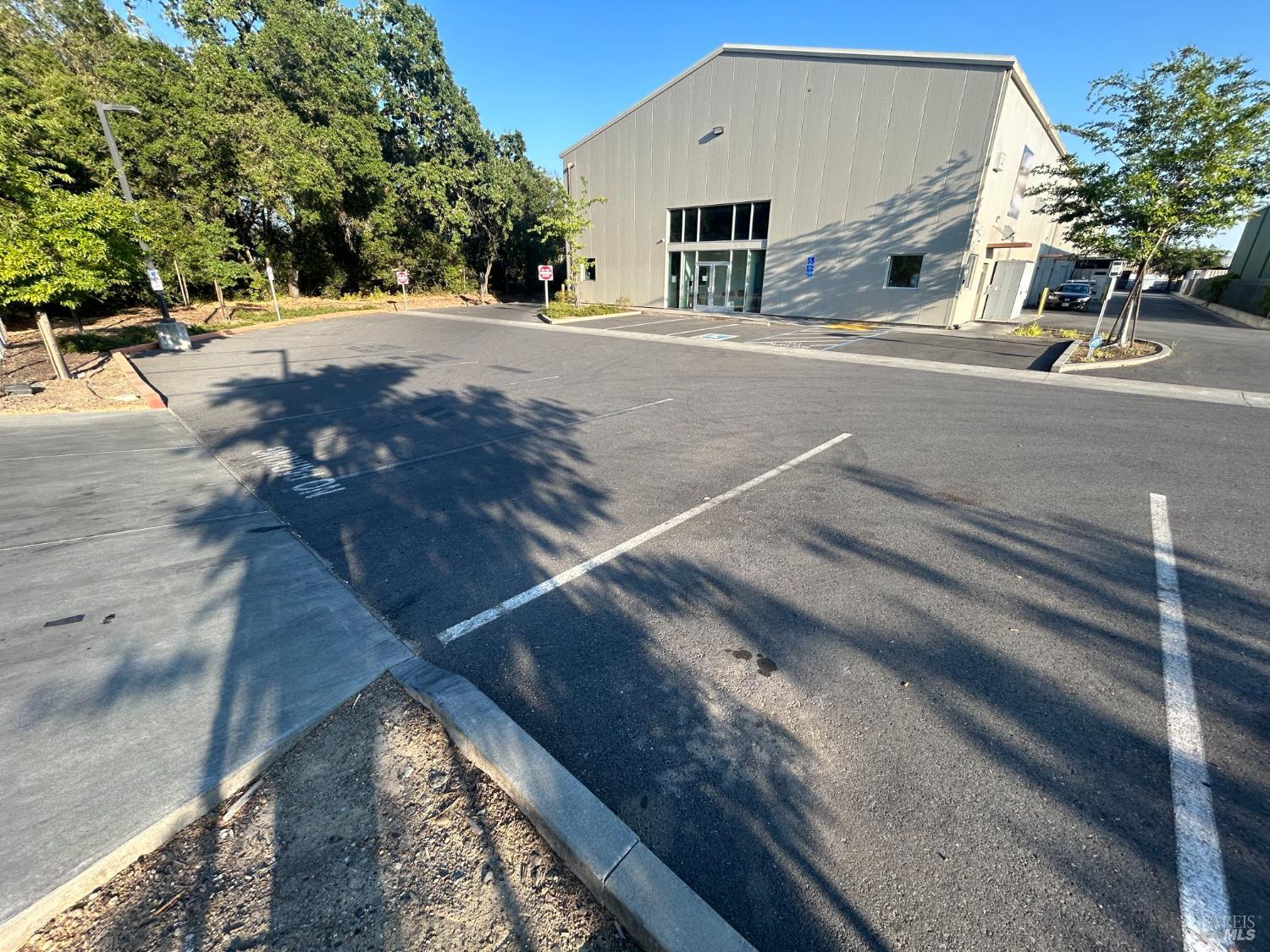 Detail Gallery Image 20 of 21 For 140 Grove Ct #B,  Healdsburg,  CA 95448 - – Beds | – Baths