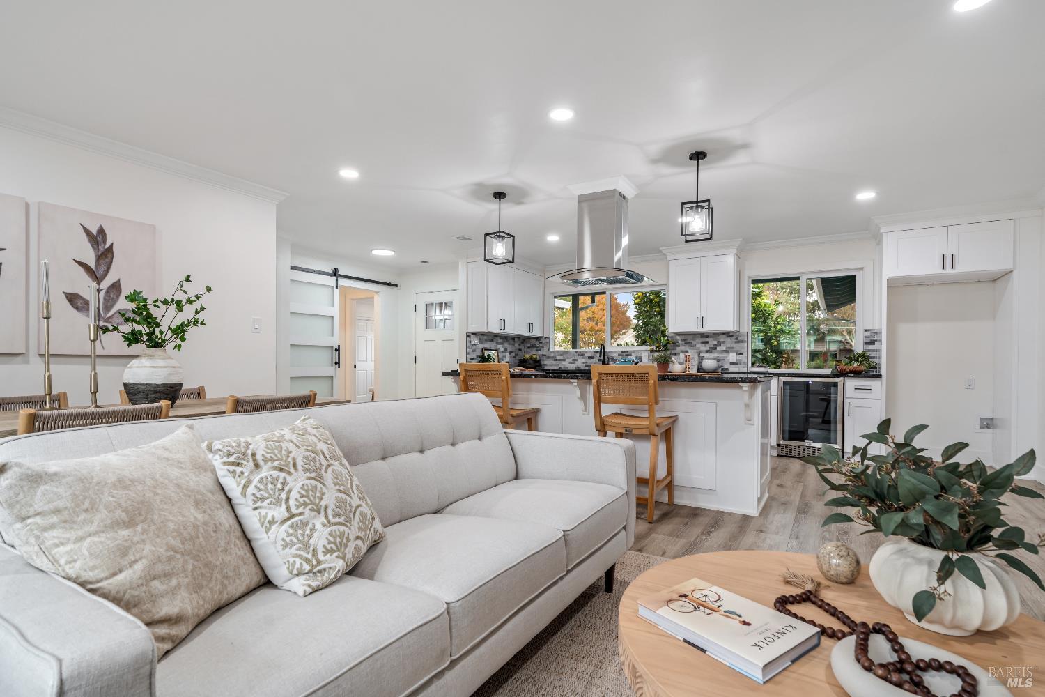 Detail Gallery Image 9 of 21 For 1415 Manhattan Way, Santa Rosa,  CA 95401 - 3 Beds | 2 Baths