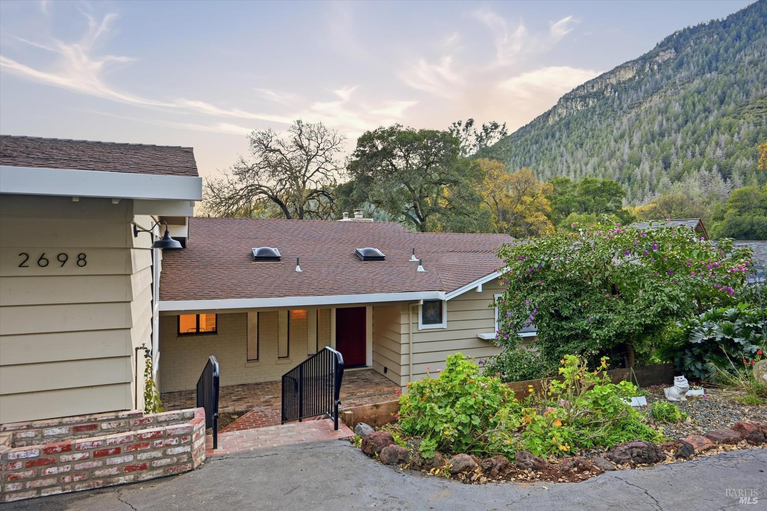 Detail Gallery Image 2 of 52 For 2698 Greenway Dr, Kelseyville,  CA 95451 - 3 Beds | 2/1 Baths