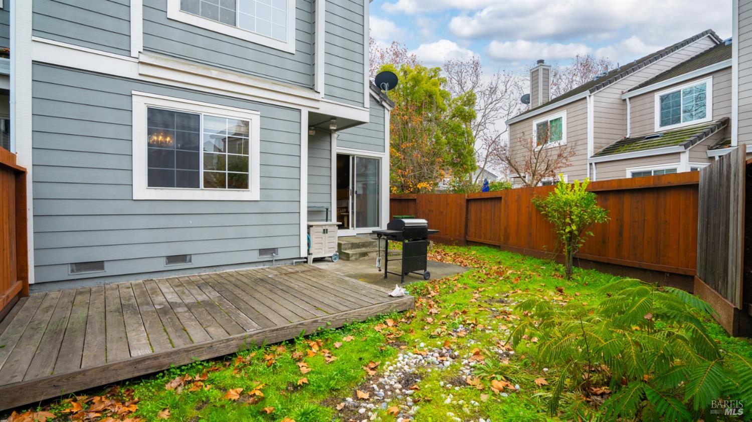 Detail Gallery Image 30 of 32 For 813 Chardonnay Cir, Petaluma,  CA 94954 - 3 Beds | 2/1 Baths