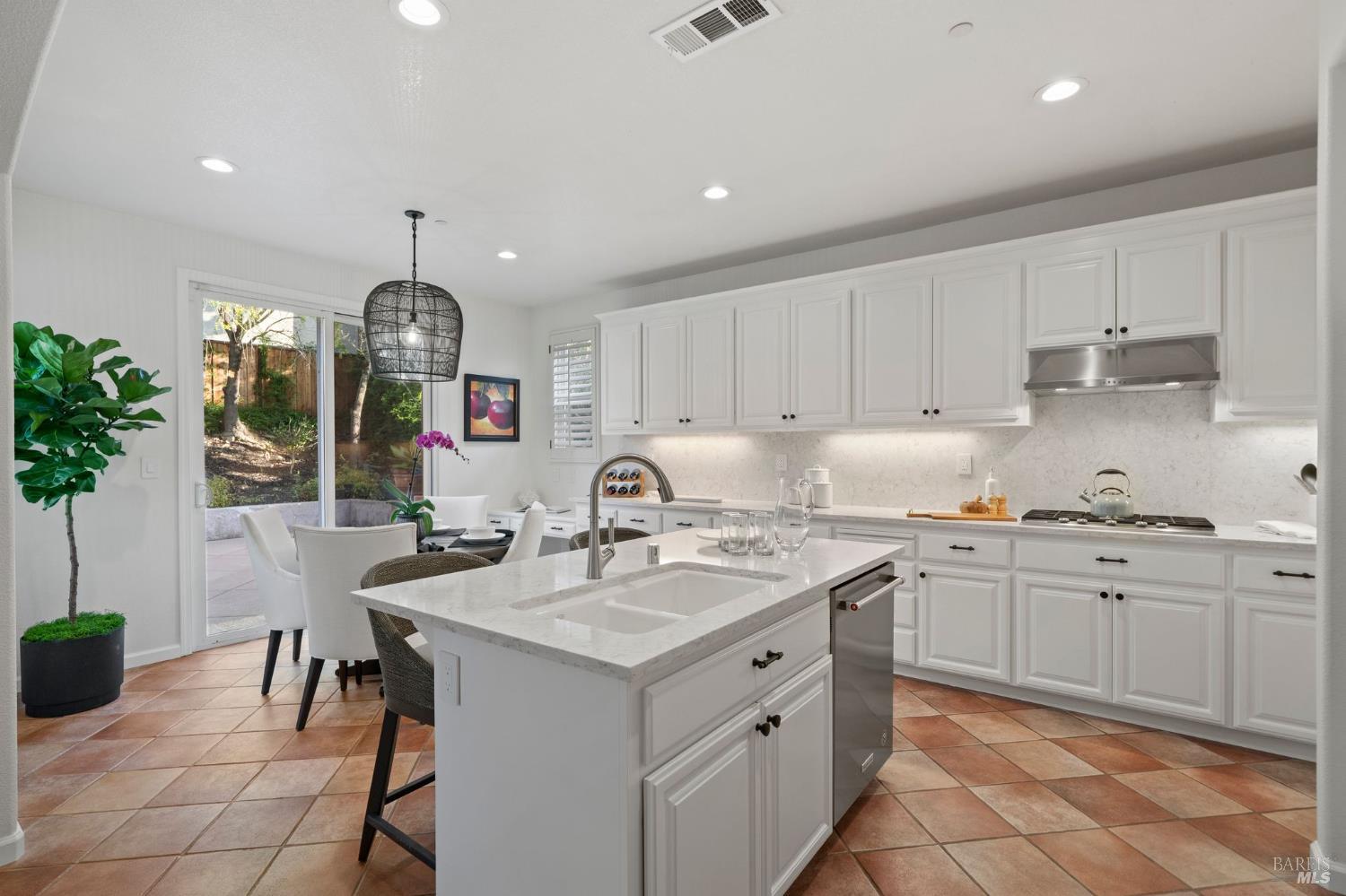 Detail Gallery Image 17 of 69 For 46 Waterbury Ln, Novato,  CA 94949 - 4 Beds | 2/1 Baths