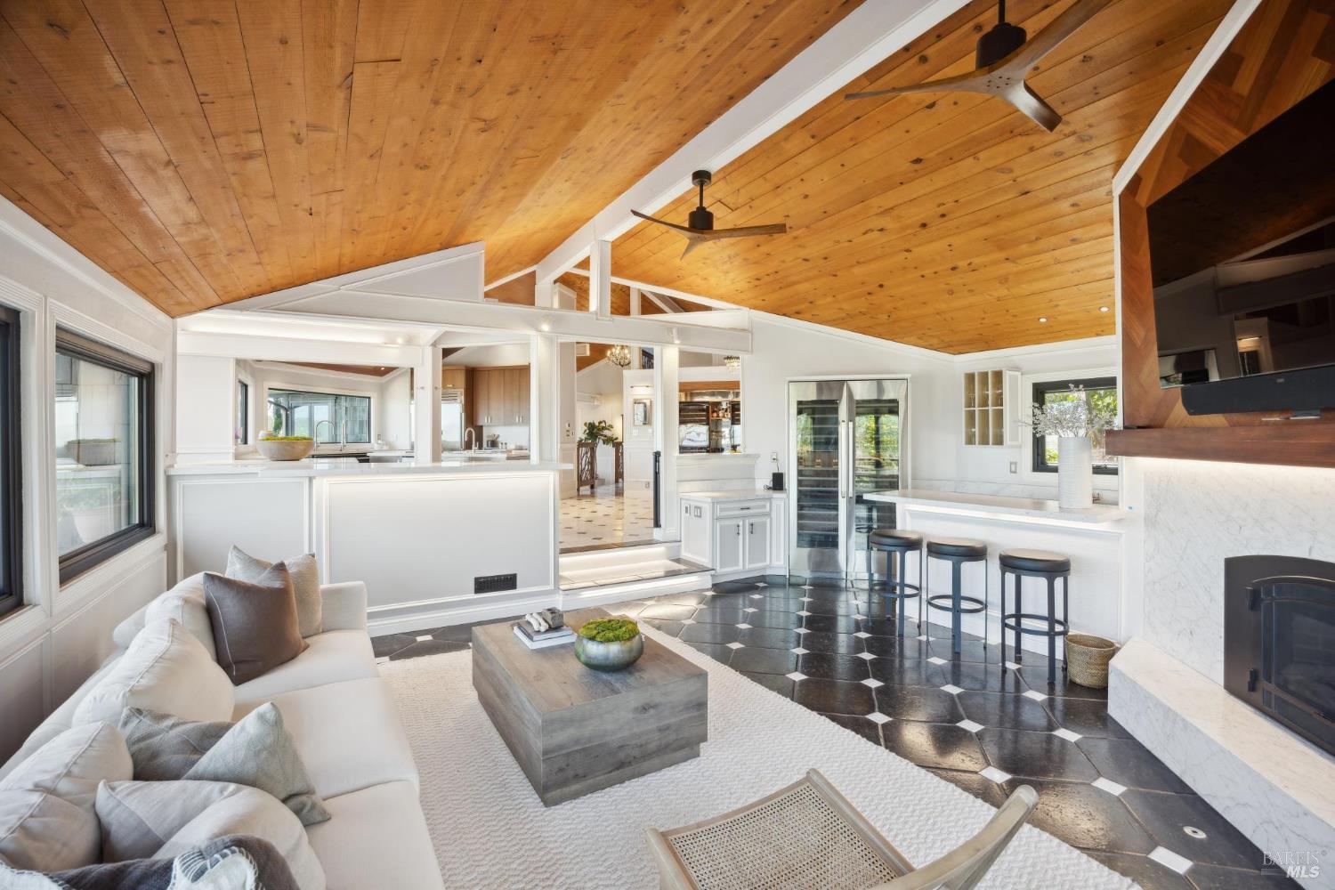 Detail Gallery Image 33 of 87 For 160 Crest Rd, Novato,  CA 94945 - 4 Beds | 3/2 Baths