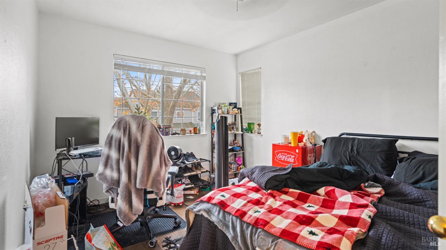 Detail Gallery Image 21 of 32 For 813 Chardonnay Cir, Petaluma,  CA 94954 - 3 Beds | 2/1 Baths