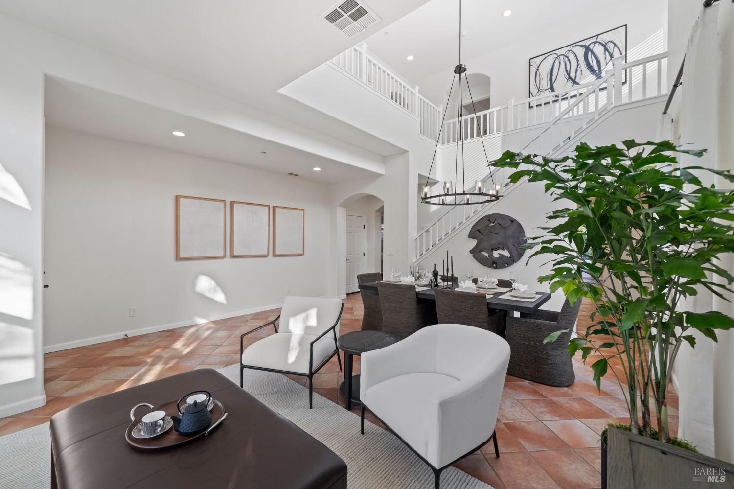 Detail Gallery Image 10 of 69 For 46 Waterbury Ln, Novato,  CA 94949 - 4 Beds | 2/1 Baths