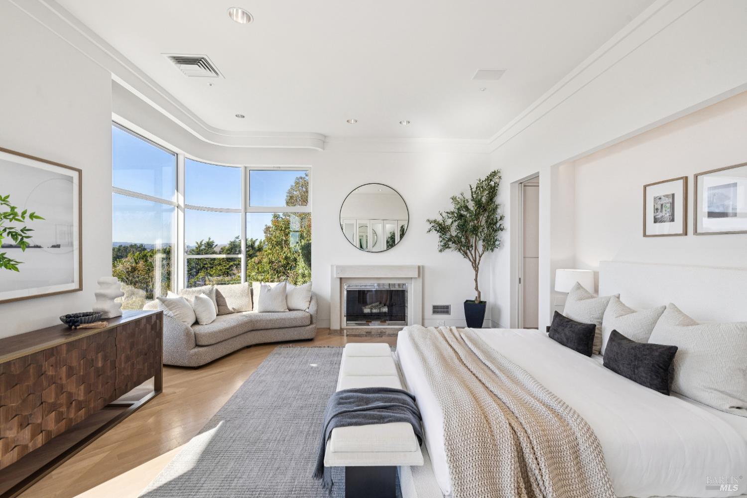 Detail Gallery Image 15 of 49 For 147 Gilmartin Dr, Tiburon,  CA 94920 - 4 Beds | 4/2 Baths