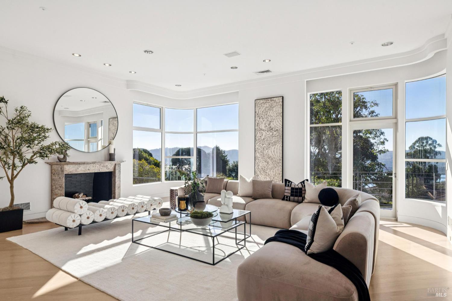 Detail Gallery Image 3 of 49 For 147 Gilmartin Dr, Tiburon,  CA 94920 - 4 Beds | 4/2 Baths