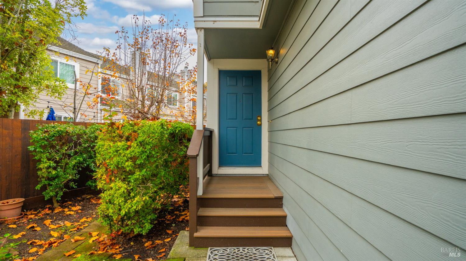 Detail Gallery Image 4 of 32 For 813 Chardonnay Cir, Petaluma,  CA 94954 - 3 Beds | 2/1 Baths