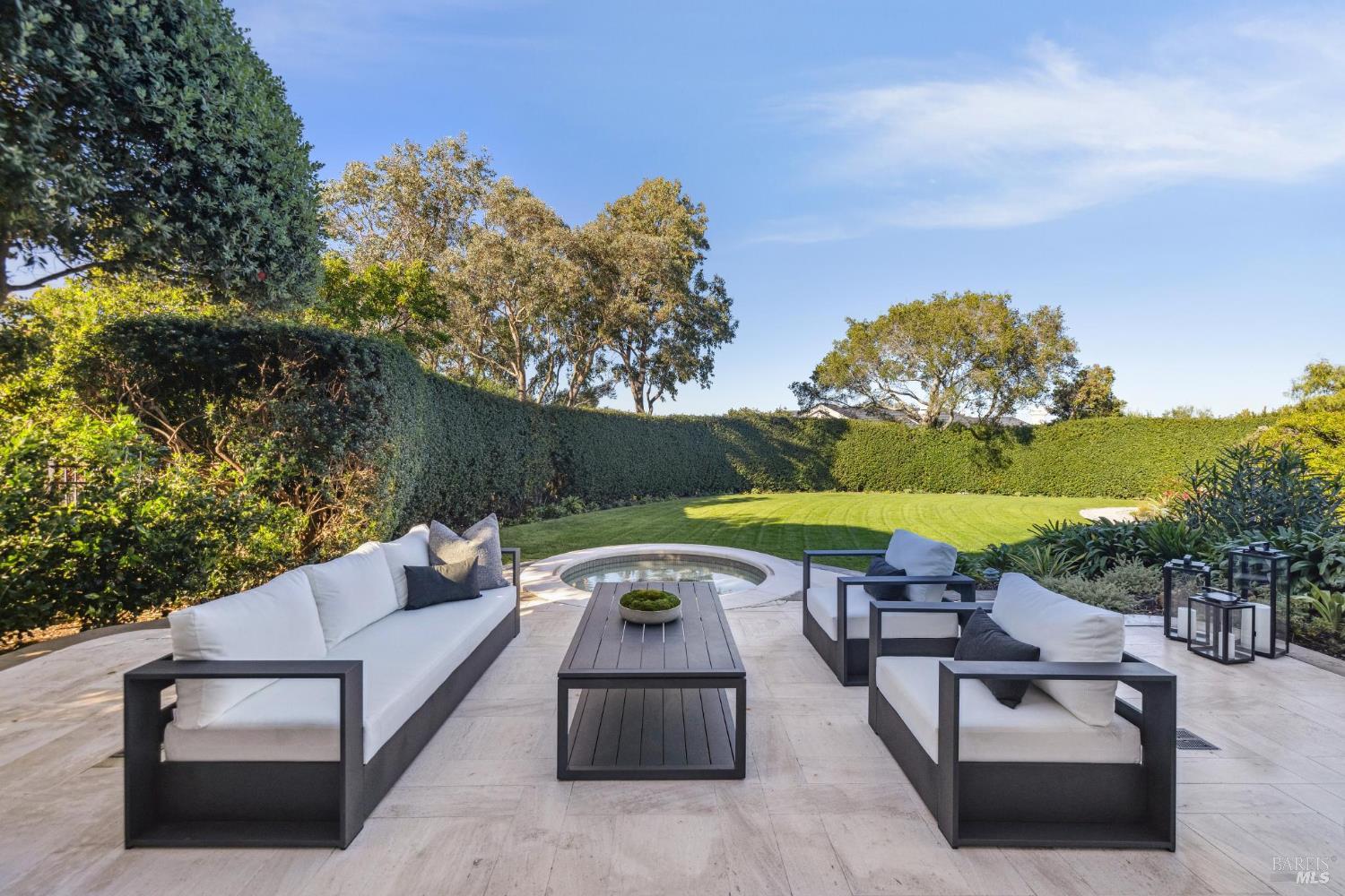 Detail Gallery Image 25 of 49 For 147 Gilmartin Dr, Tiburon,  CA 94920 - 4 Beds | 4/2 Baths