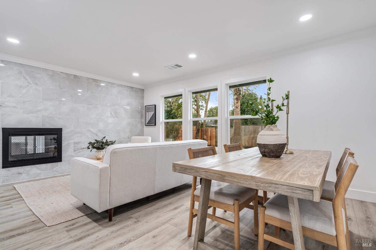 Detail Gallery Image 10 of 21 For 1415 Manhattan Way, Santa Rosa,  CA 95401 - 3 Beds | 2 Baths