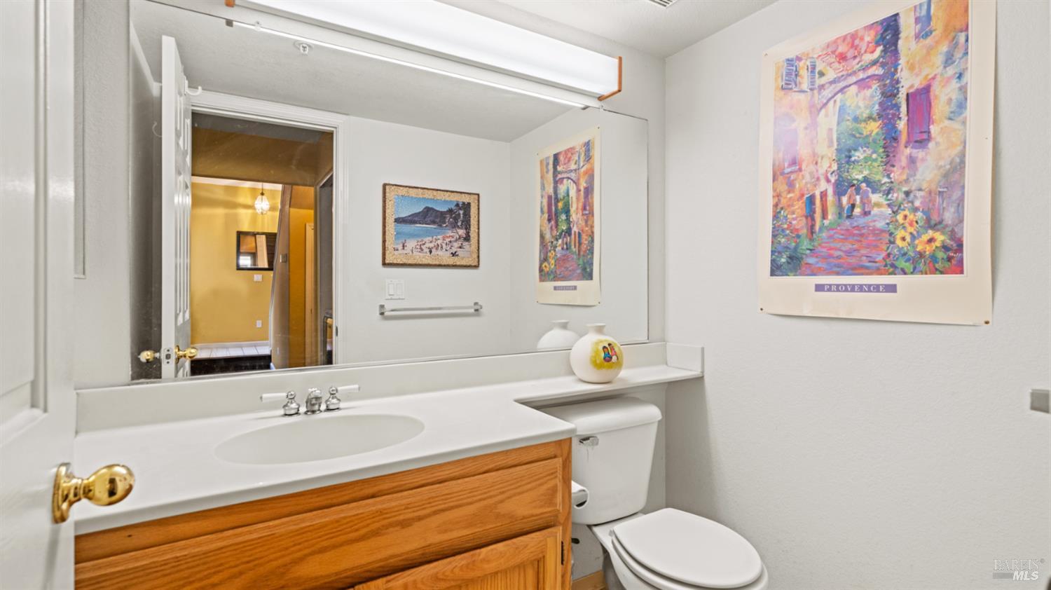 Detail Gallery Image 18 of 32 For 813 Chardonnay Cir, Petaluma,  CA 94954 - 3 Beds | 2/1 Baths