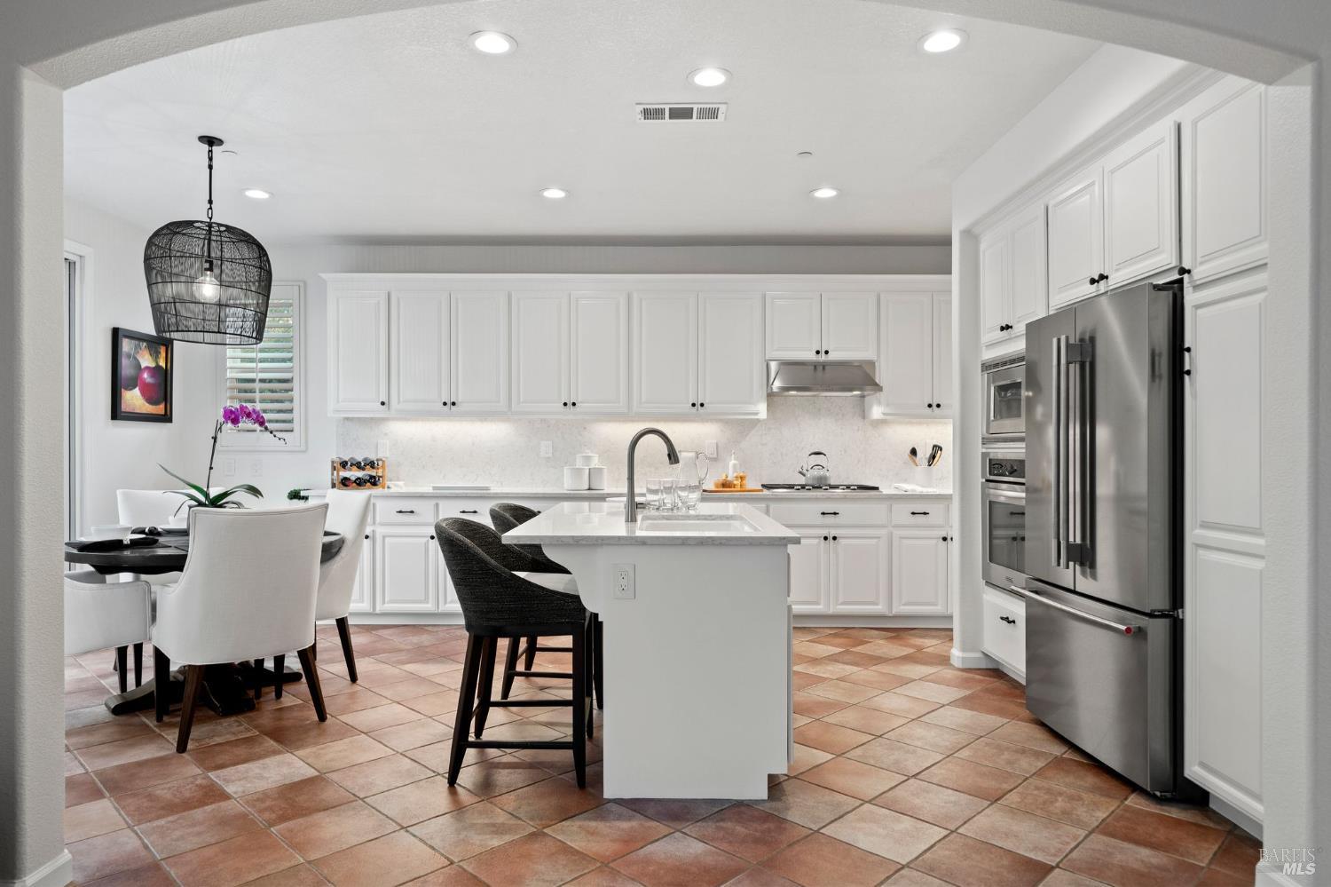 Detail Gallery Image 15 of 69 For 46 Waterbury Ln, Novato,  CA 94949 - 4 Beds | 2/1 Baths