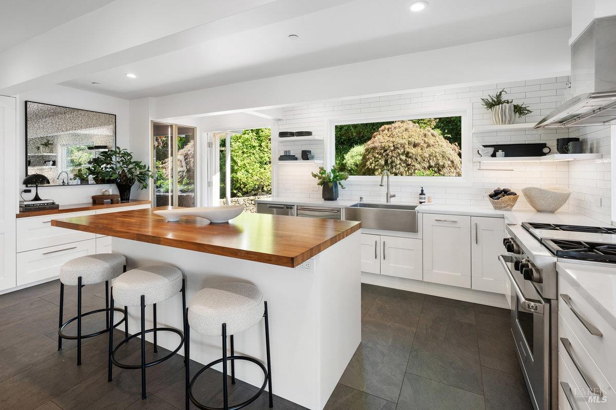 Detail Gallery Image 10 of 50 For 1 Tara View Rd, Tiburon,  CA 94920 - 8 Beds | 4/1 Baths