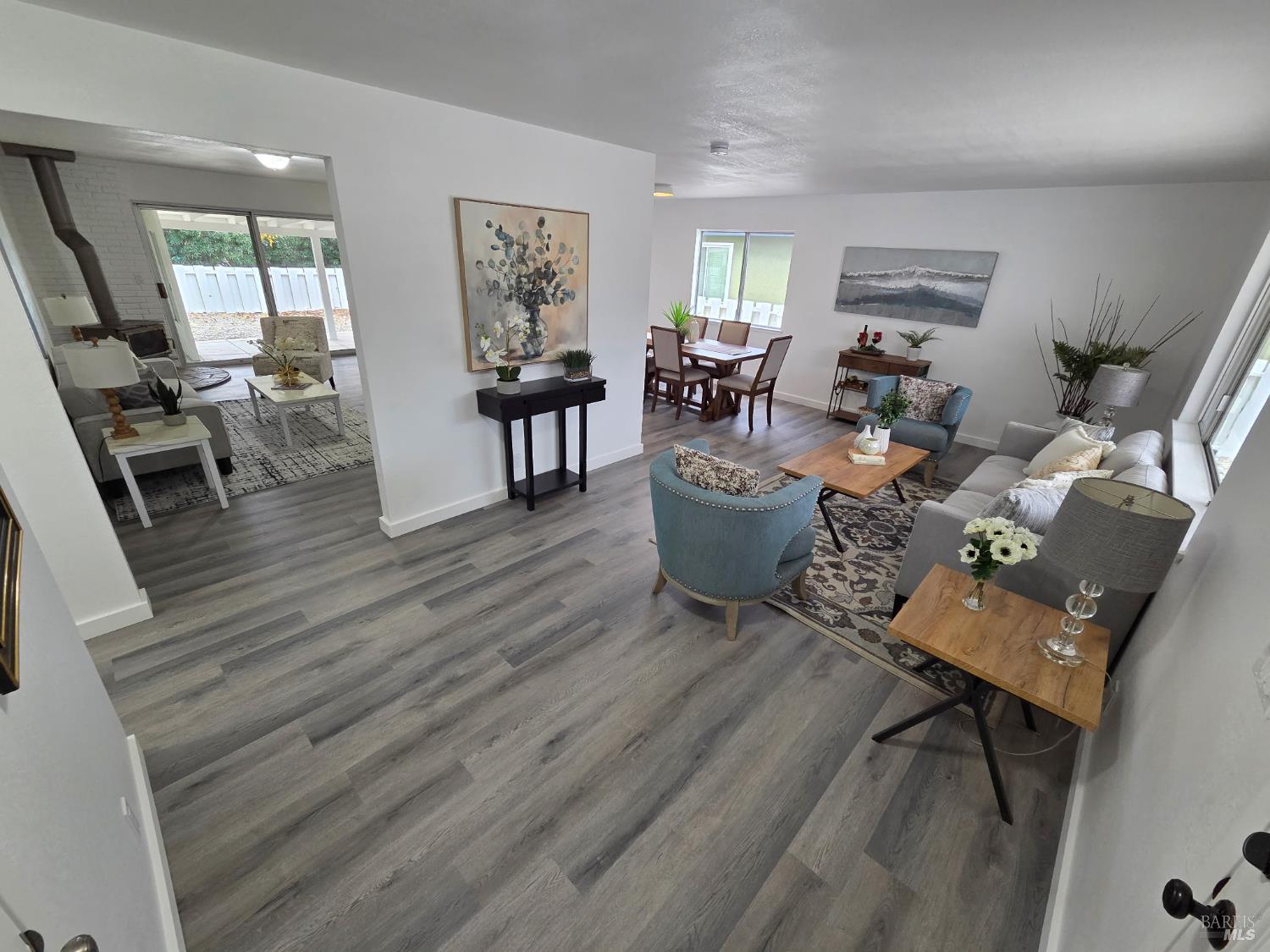 Detail Gallery Image 4 of 45 For 122 Carlsbad Cir, Vacaville,  CA 95687 - 3 Beds | 2 Baths