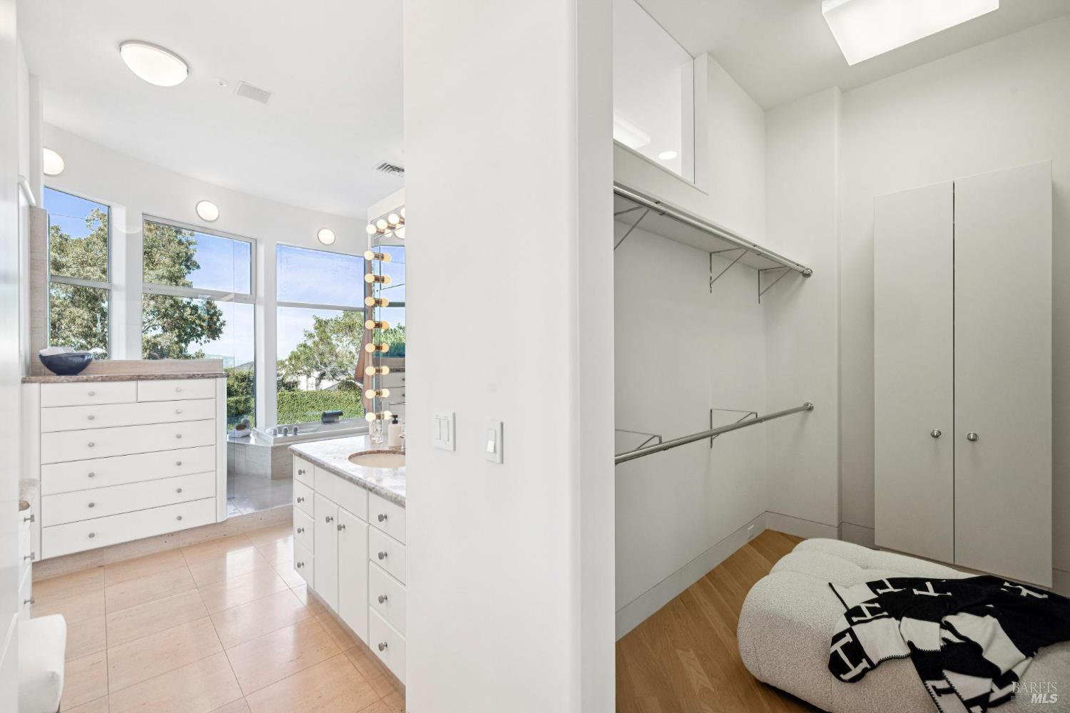 Detail Gallery Image 18 of 49 For 147 Gilmartin Dr, Tiburon,  CA 94920 - 4 Beds | 4/2 Baths