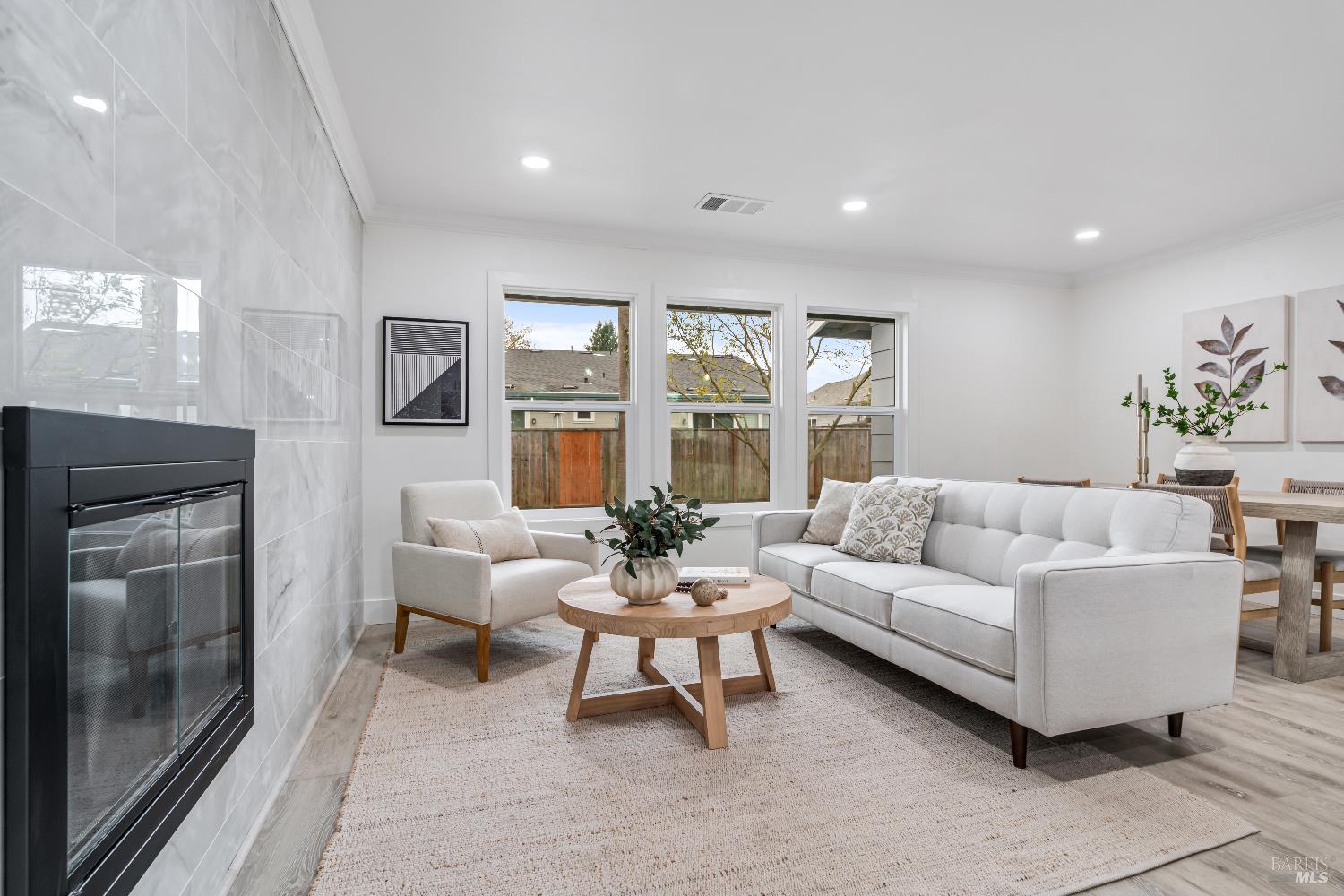 Detail Gallery Image 11 of 21 For 1415 Manhattan Way, Santa Rosa,  CA 95401 - 3 Beds | 2 Baths