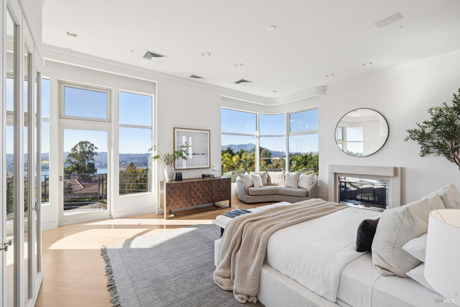 Detail Gallery Image 14 of 49 For 147 Gilmartin Dr, Tiburon,  CA 94920 - 4 Beds | 4/2 Baths