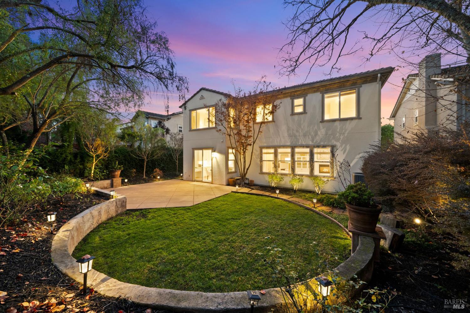 Detail Gallery Image 5 of 69 For 46 Waterbury Ln, Novato,  CA 94949 - 4 Beds | 2/1 Baths