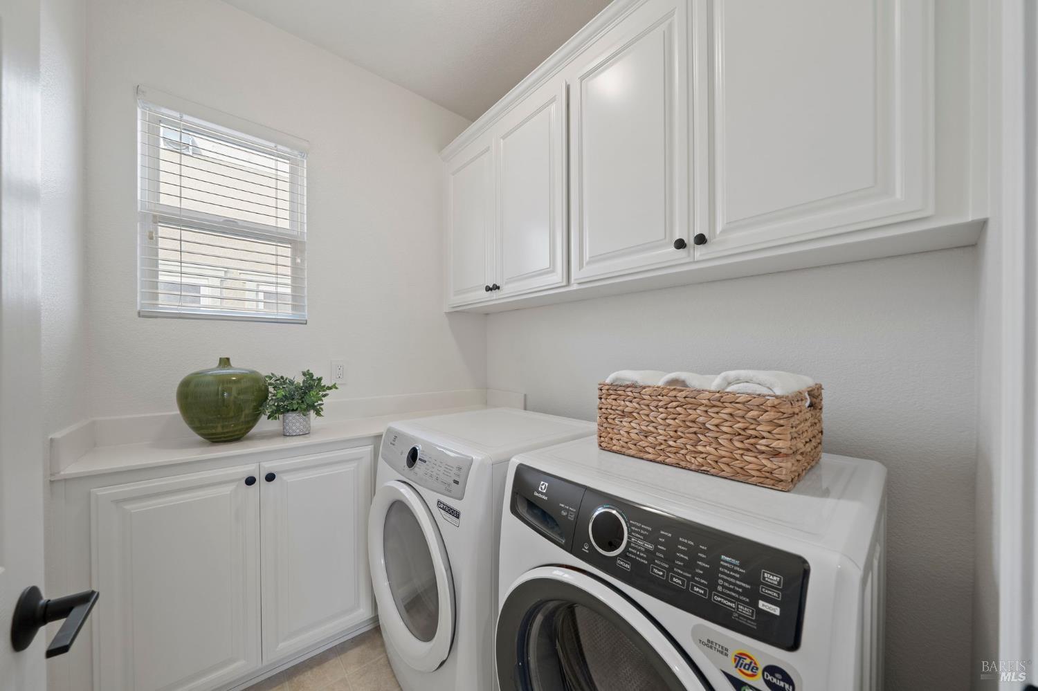 Detail Gallery Image 47 of 69 For 46 Waterbury Ln, Novato,  CA 94949 - 4 Beds | 2/1 Baths