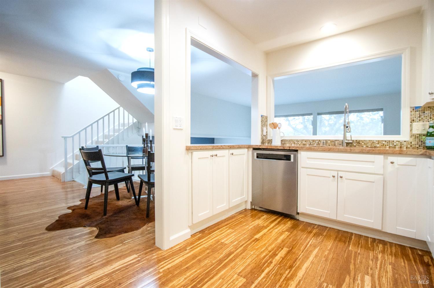 Detail Gallery Image 16 of 51 For 235 Knollwood Dr, San Rafael,  CA 94901 - 3 Beds | 2/1 Baths