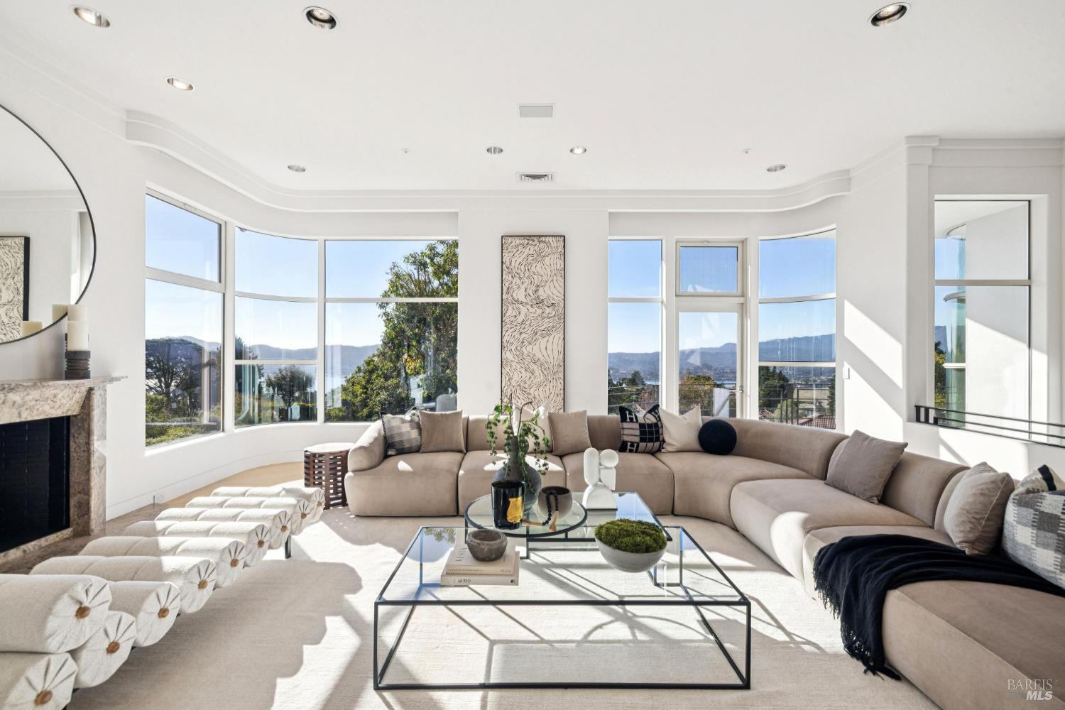 Detail Gallery Image 2 of 49 For 147 Gilmartin Dr, Tiburon,  CA 94920 - 4 Beds | 4/2 Baths