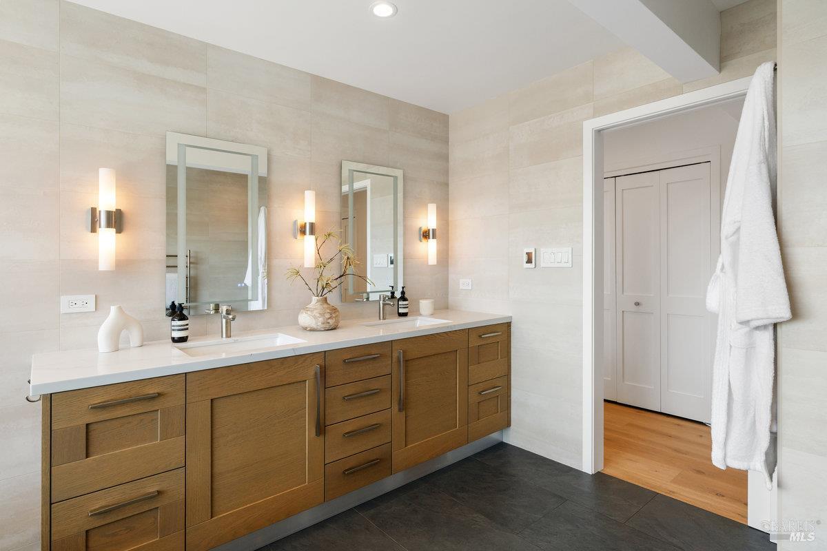 Detail Gallery Image 29 of 50 For 1 Tara View Rd, Tiburon,  CA 94920 - 8 Beds | 4/1 Baths