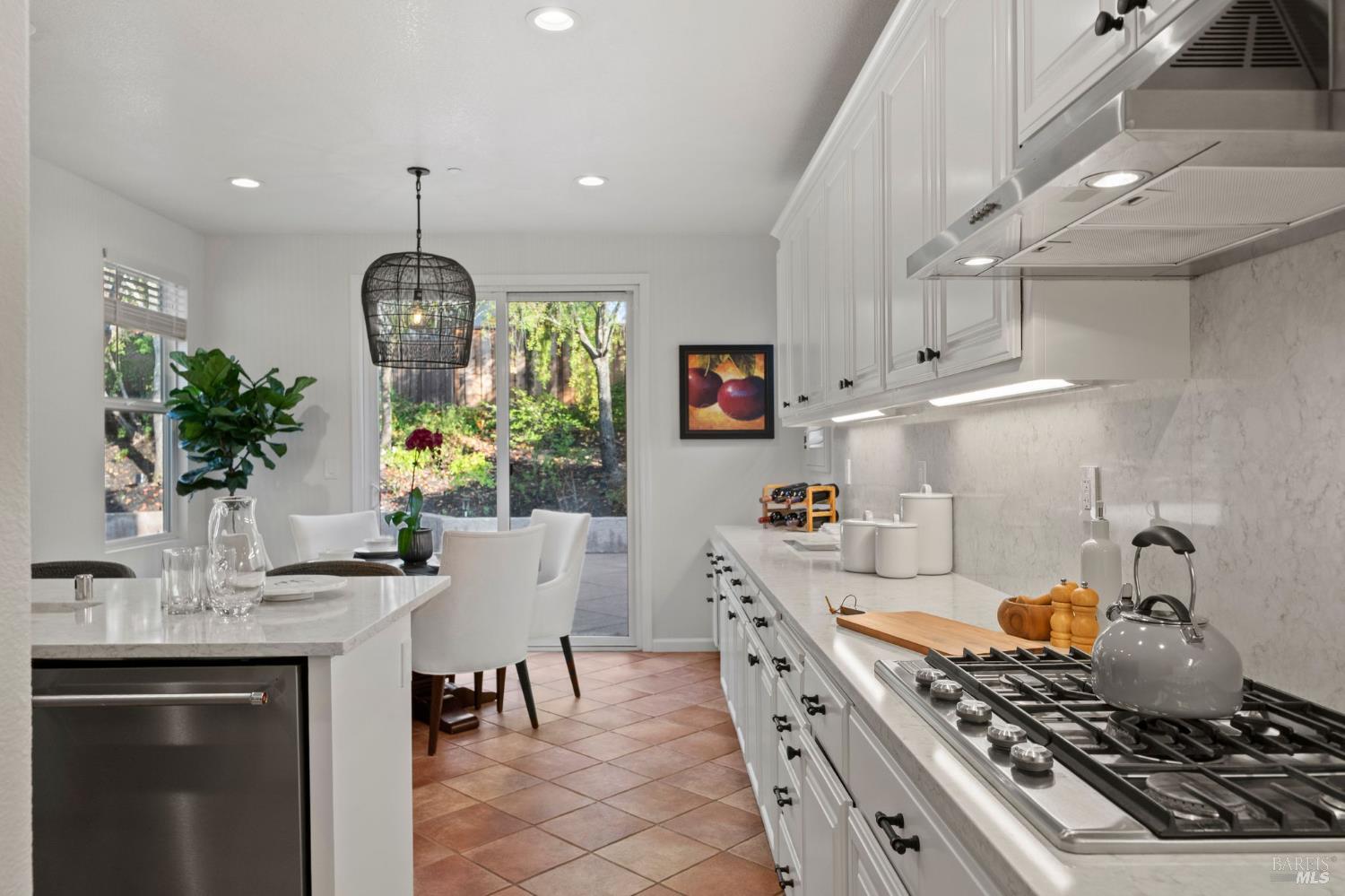 Detail Gallery Image 18 of 69 For 46 Waterbury Ln, Novato,  CA 94949 - 4 Beds | 2/1 Baths