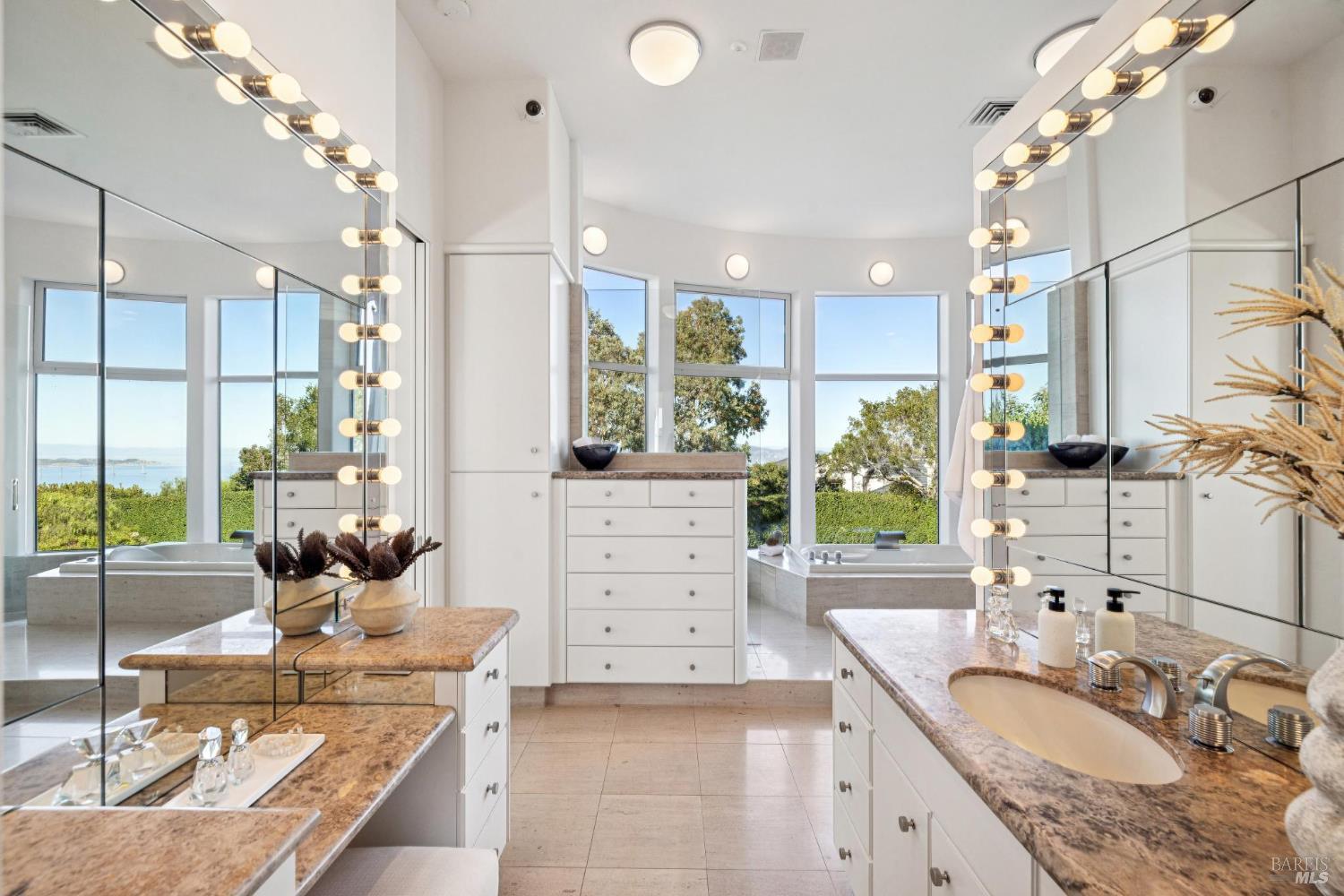 Detail Gallery Image 19 of 49 For 147 Gilmartin Dr, Tiburon,  CA 94920 - 4 Beds | 4/2 Baths