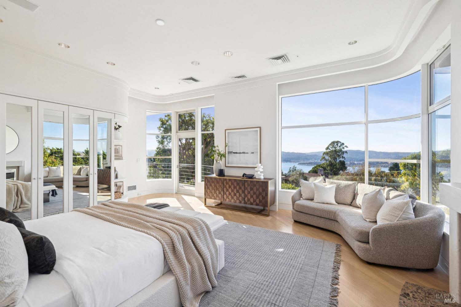 Detail Gallery Image 16 of 49 For 147 Gilmartin Dr, Tiburon,  CA 94920 - 4 Beds | 4/2 Baths