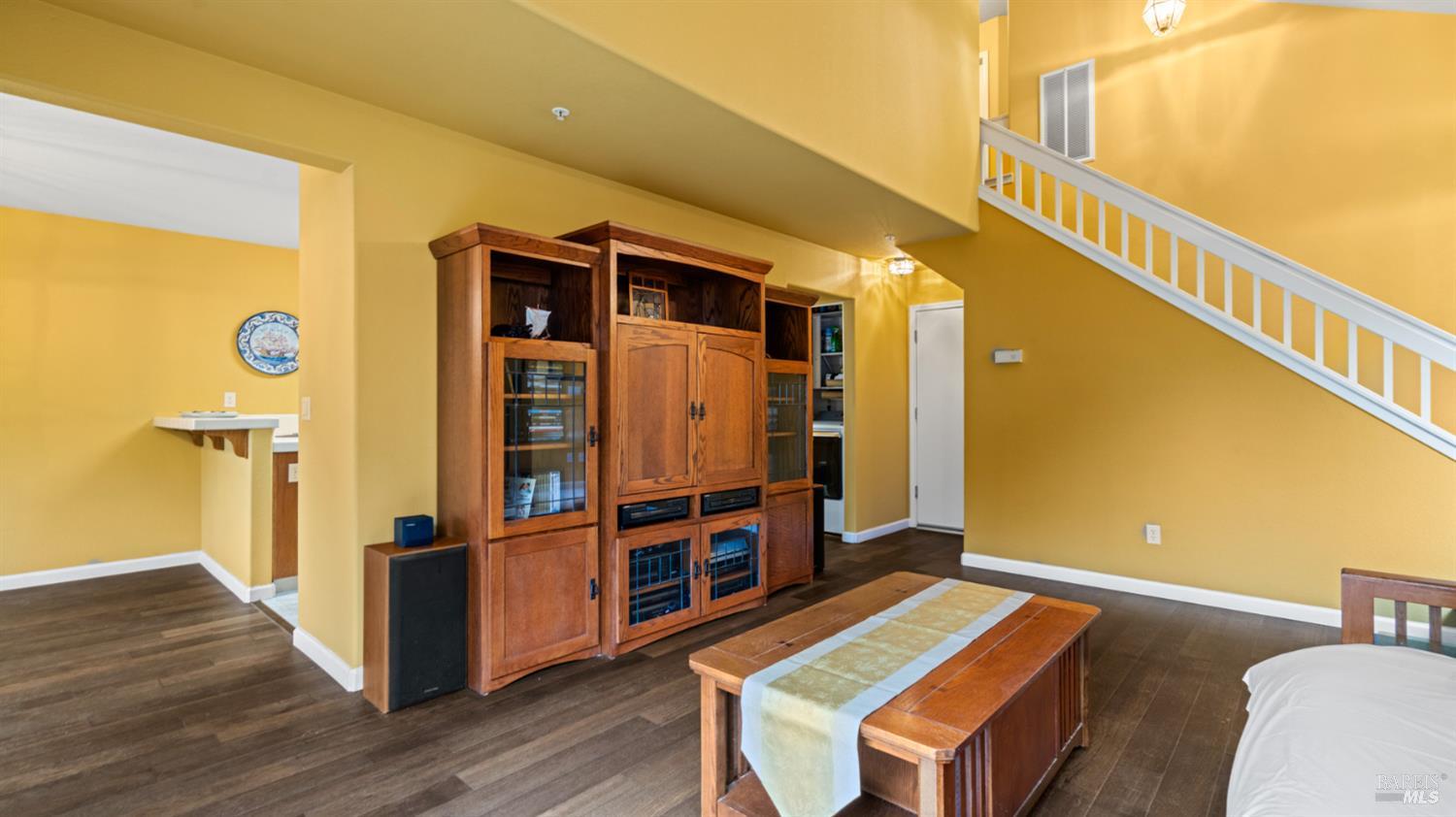 Detail Gallery Image 8 of 32 For 813 Chardonnay Cir, Petaluma,  CA 94954 - 3 Beds | 2/1 Baths