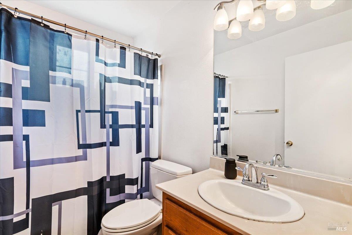 Detail Gallery Image 11 of 17 For 502 Daniels Ave, Vallejo,  CA 94590 - 4 Beds | 2/1 Baths