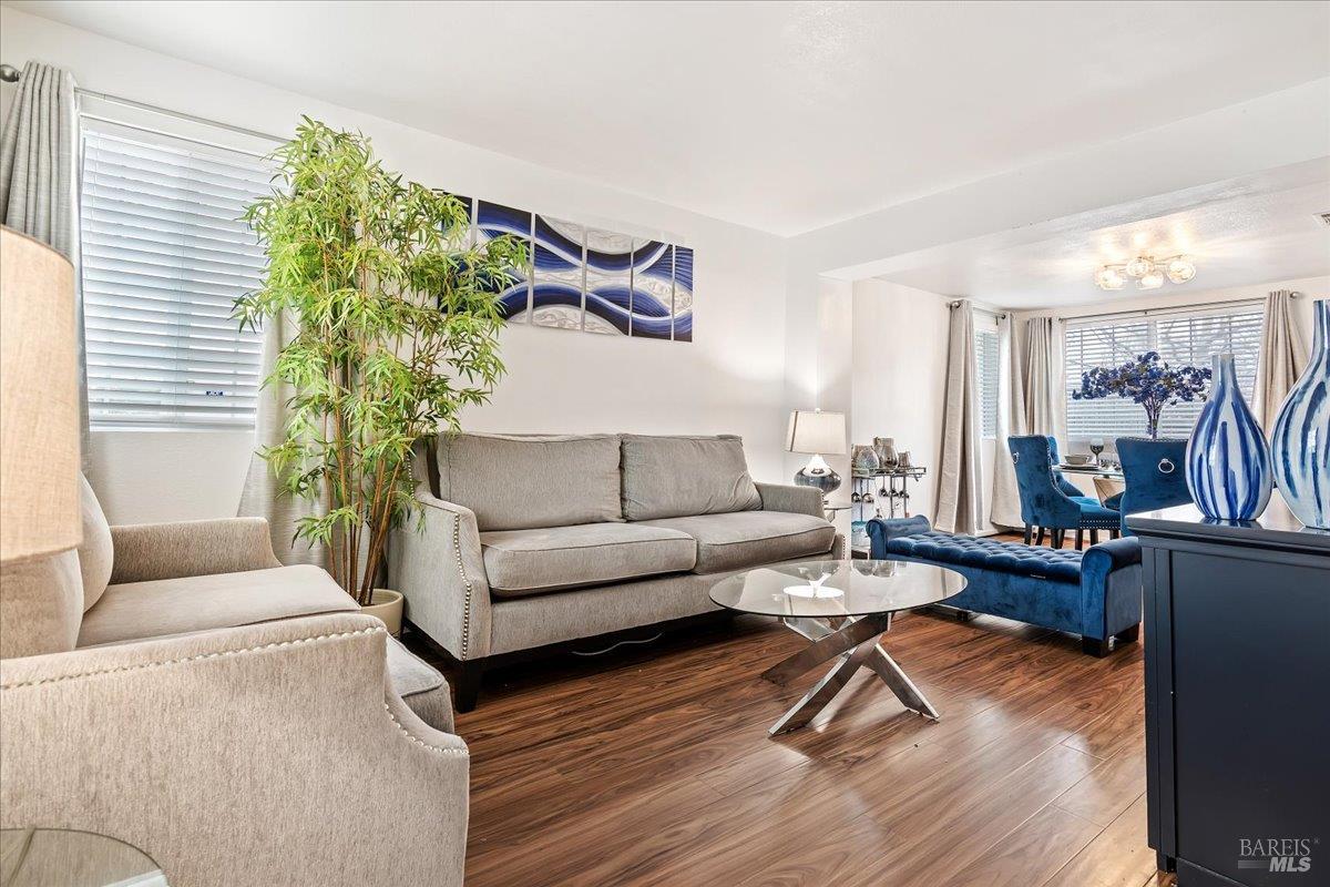 Detail Gallery Image 3 of 17 For 502 Daniels Ave, Vallejo,  CA 94590 - 4 Beds | 2/1 Baths