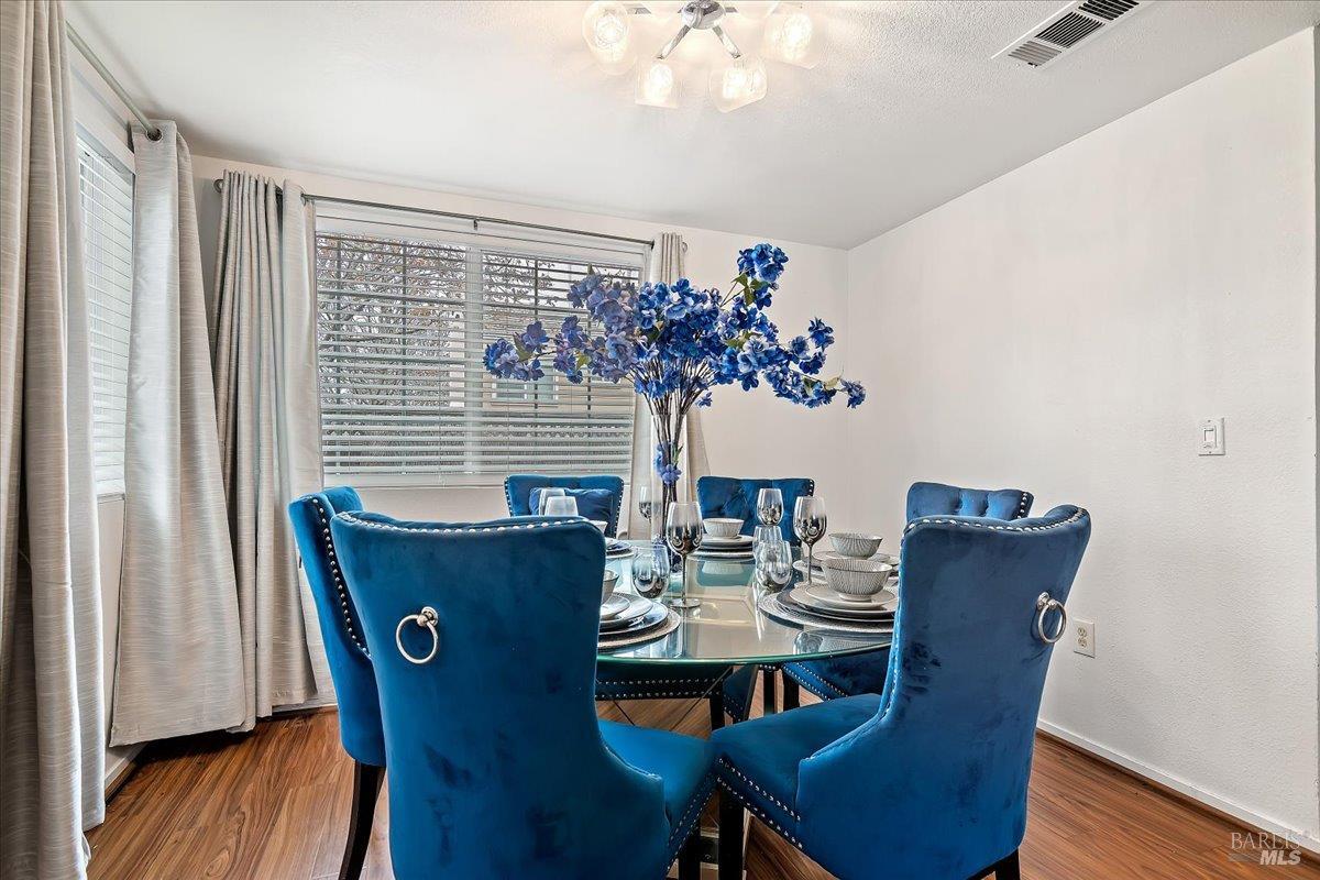 Detail Gallery Image 5 of 17 For 502 Daniels Ave, Vallejo,  CA 94590 - 4 Beds | 2/1 Baths