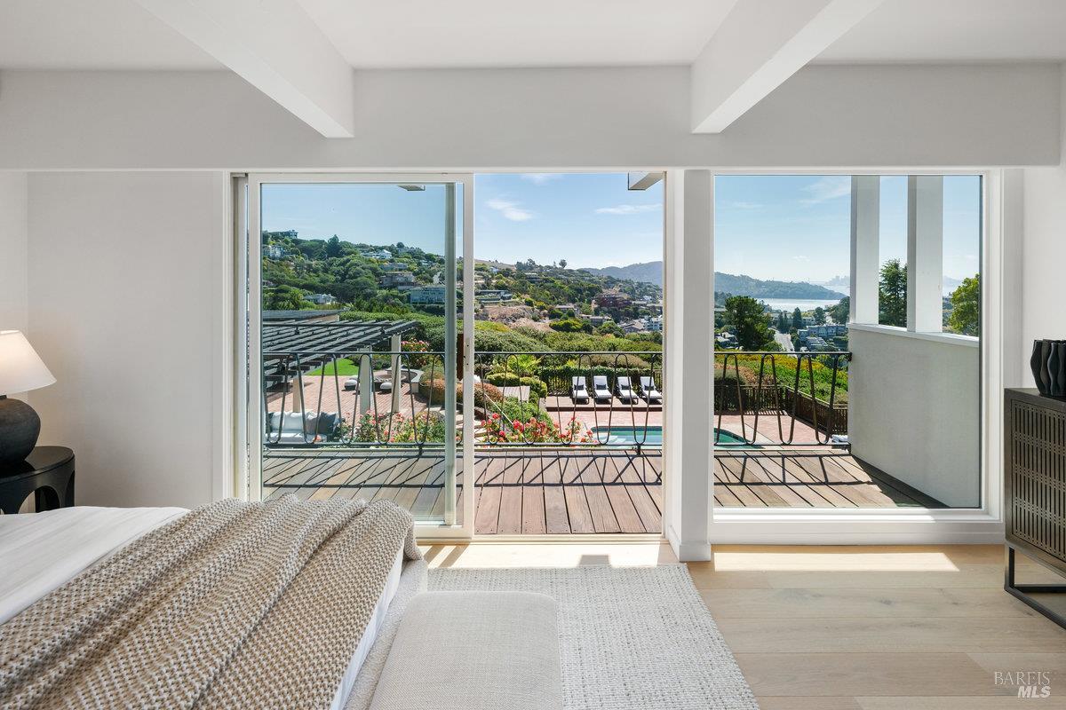 Detail Gallery Image 25 of 50 For 1 Tara View Rd, Tiburon,  CA 94920 - 8 Beds | 4/1 Baths